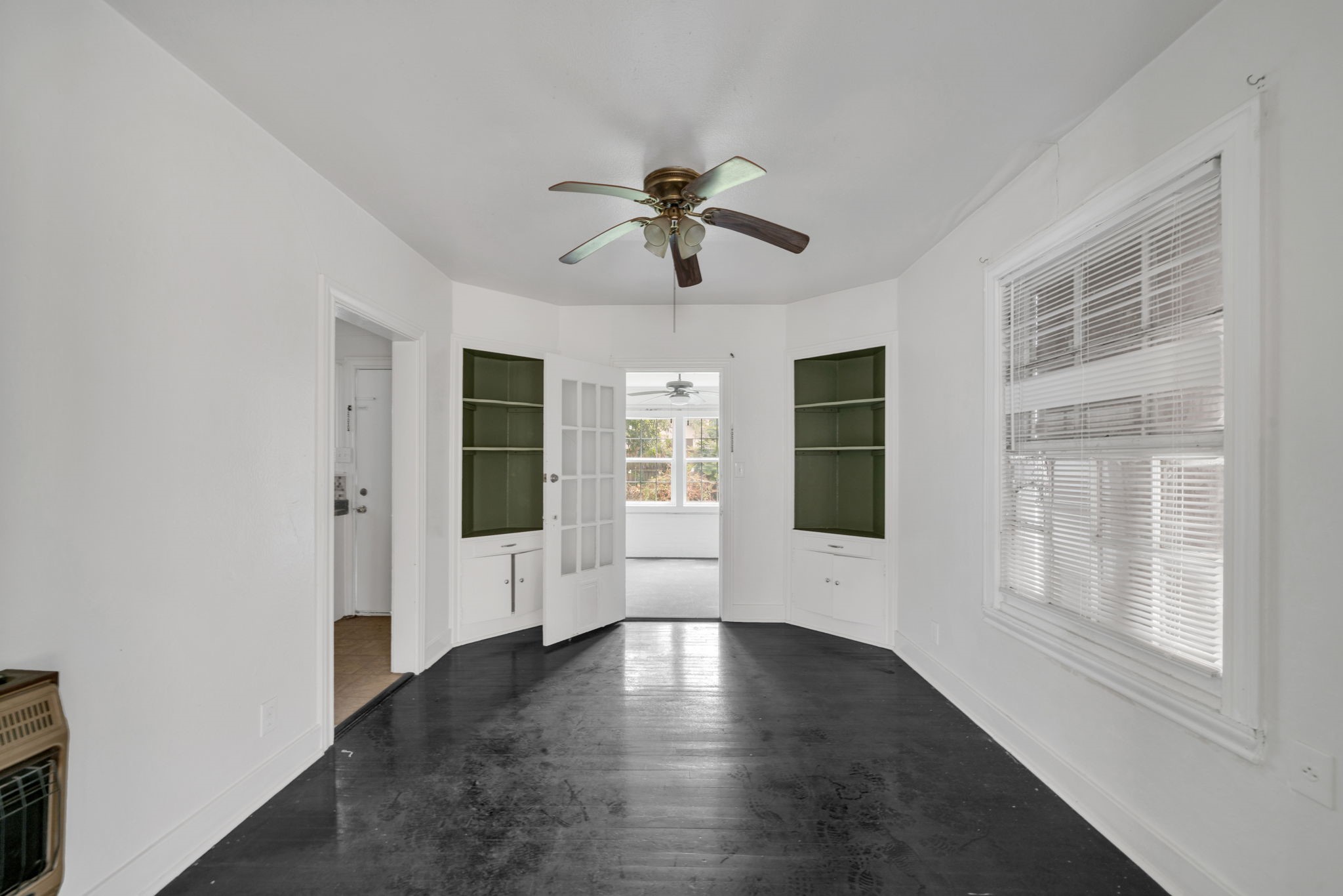 1947 Richmond Avenue, Unit A Houston, TX 77098 - Photo 10 of 14 an empty room with chandelier fan and windows