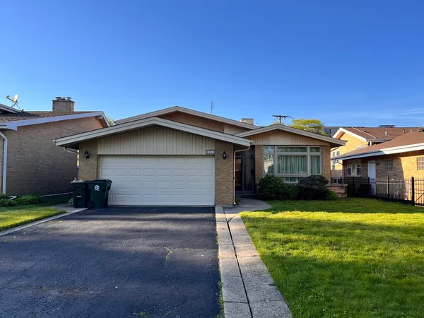$585,000 | 4640 West Estes Avenue, Lincolnwood, IL 60712