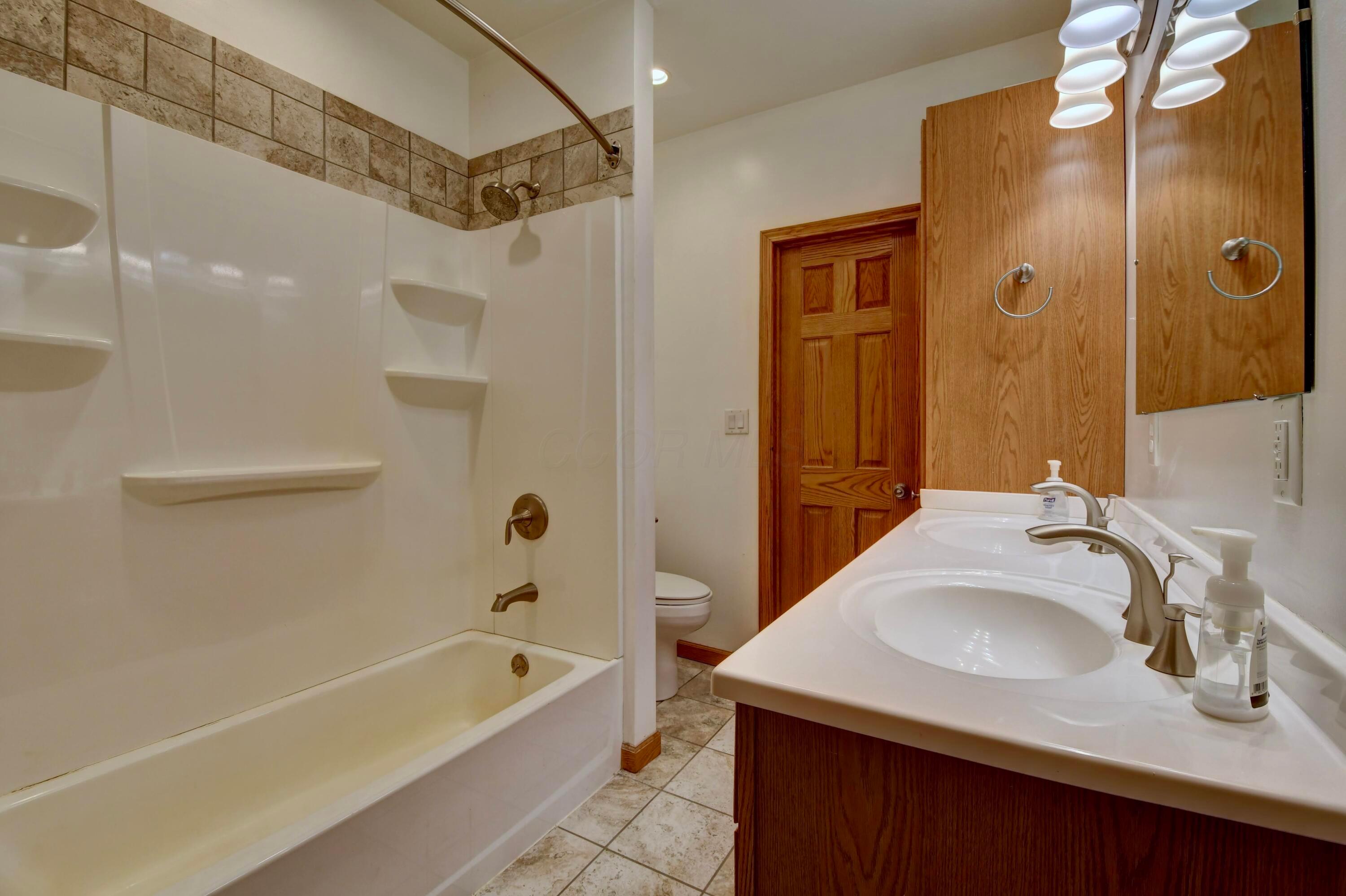 3993 Wadsworth Road Norton, OH 44203 - Photo 19 of 48