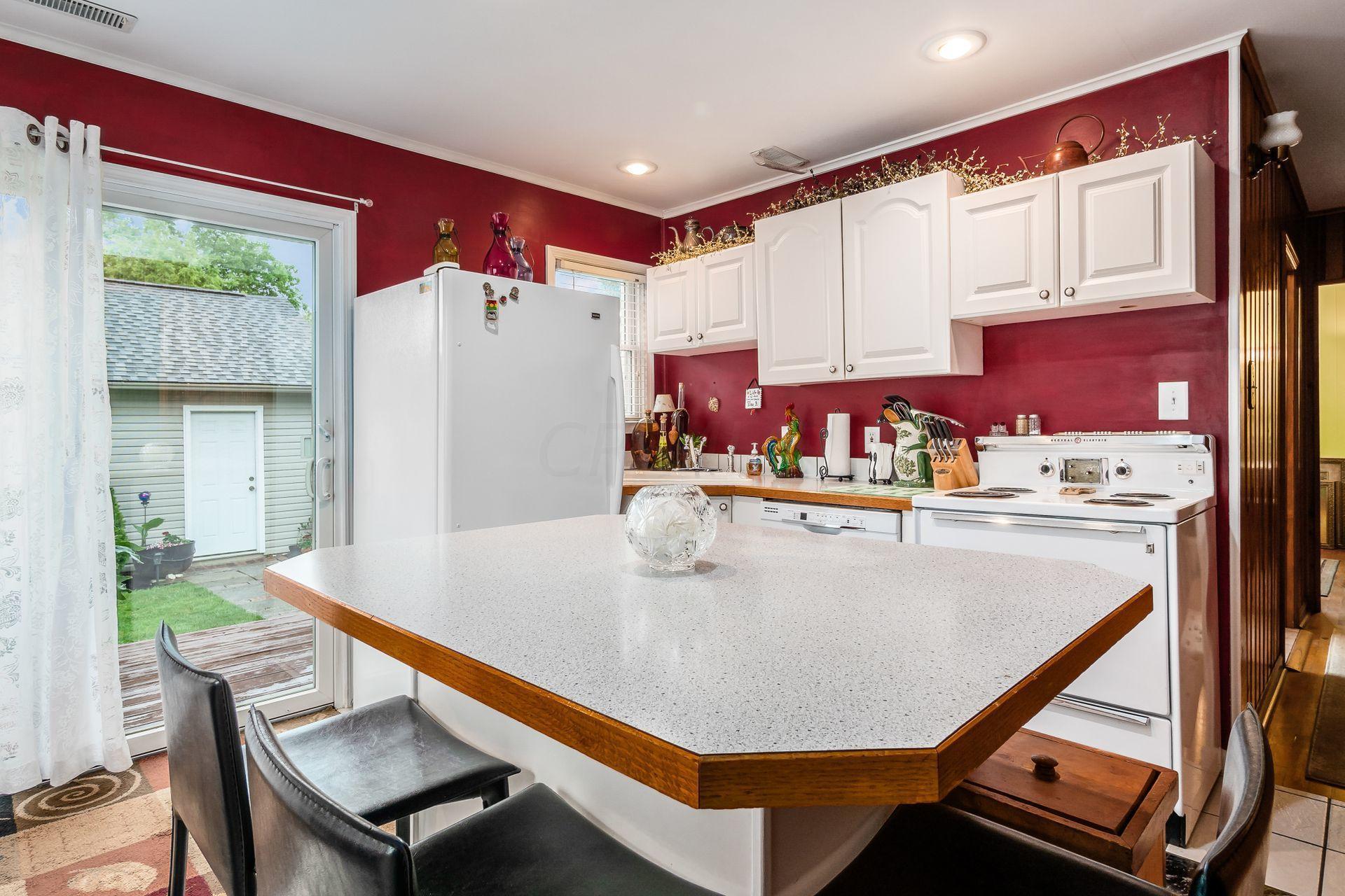 528 Chase Road Columbus, OH 43214 - Photo 8 of 28 Gallery Image 8