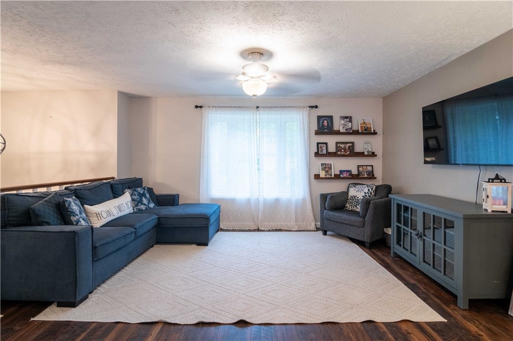 111 Briar Path Imperial, PA 15126 - Photo 5 of 26