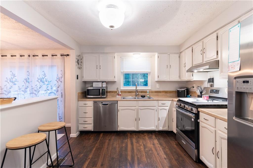 111 Briar Path Imperial, PA 15126 - Photo 8 of 26