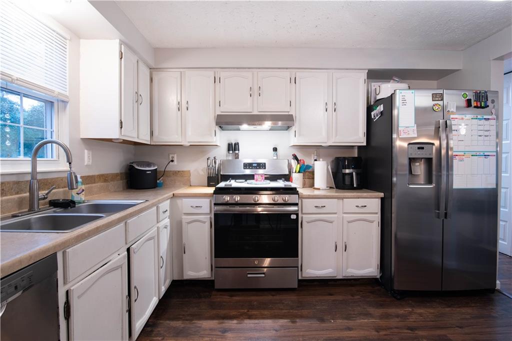 111 Briar Path Imperial, PA 15126 - Photo 9 of 26