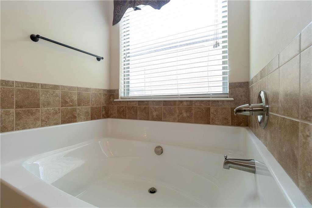 70 Sylvan Loop Fayetteville, GA 30214 - Photo 32 of 40 a bath tub sitting next to a window