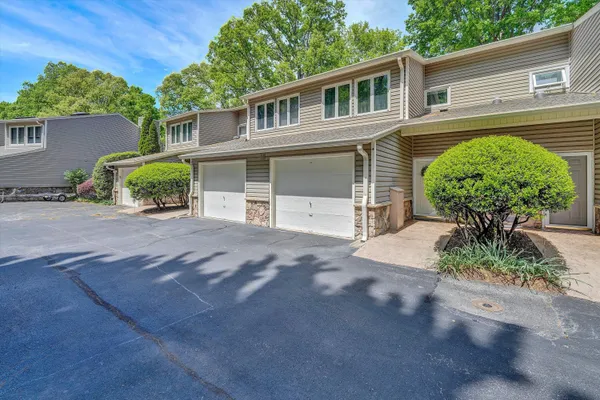 $689,900 | 54 Windlass Pointe Drive, Moneta, VA 24121