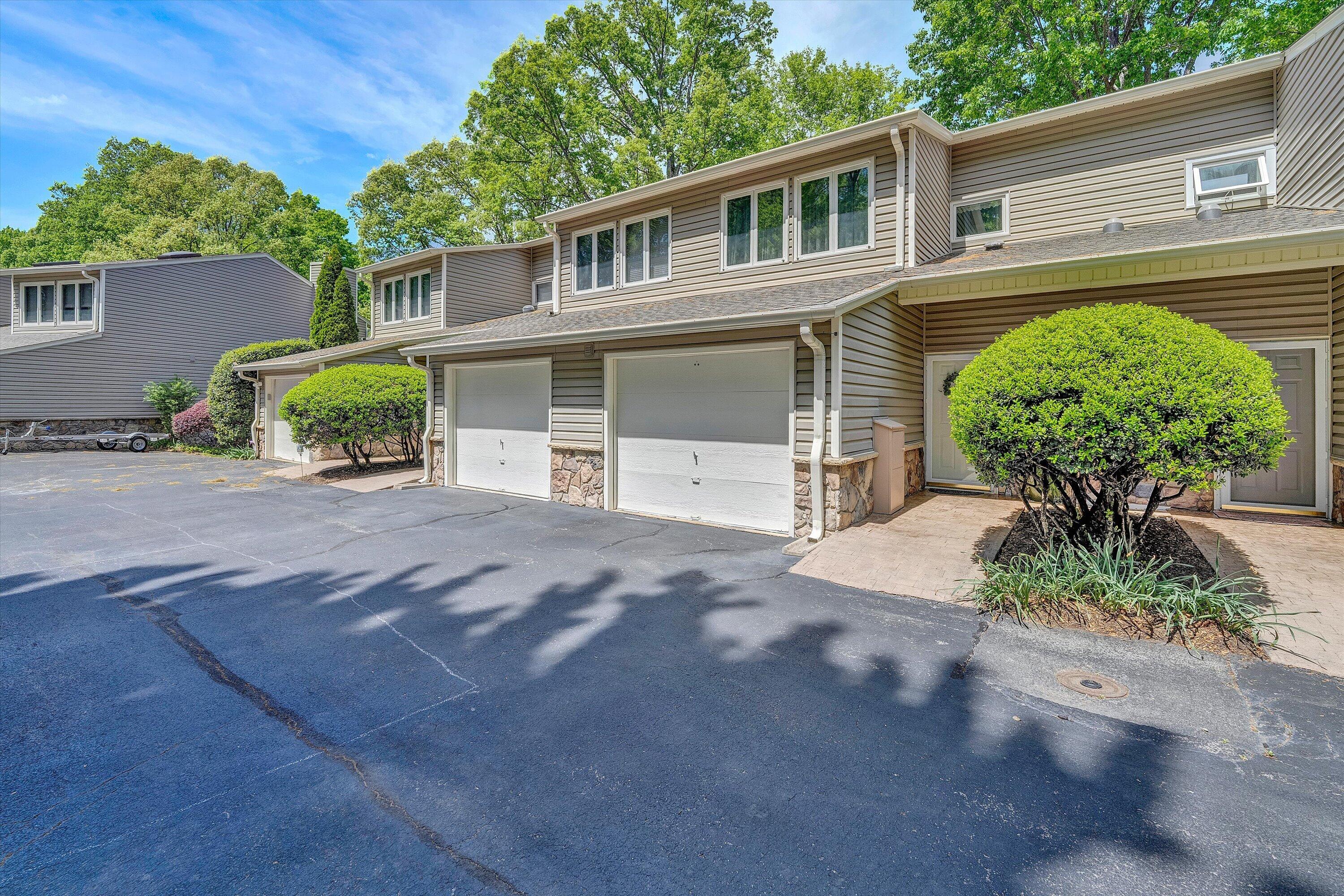 54 Windlass Pointe Drive Moneta, VA 24121 - Photo 1 of 46 02-SGP-94