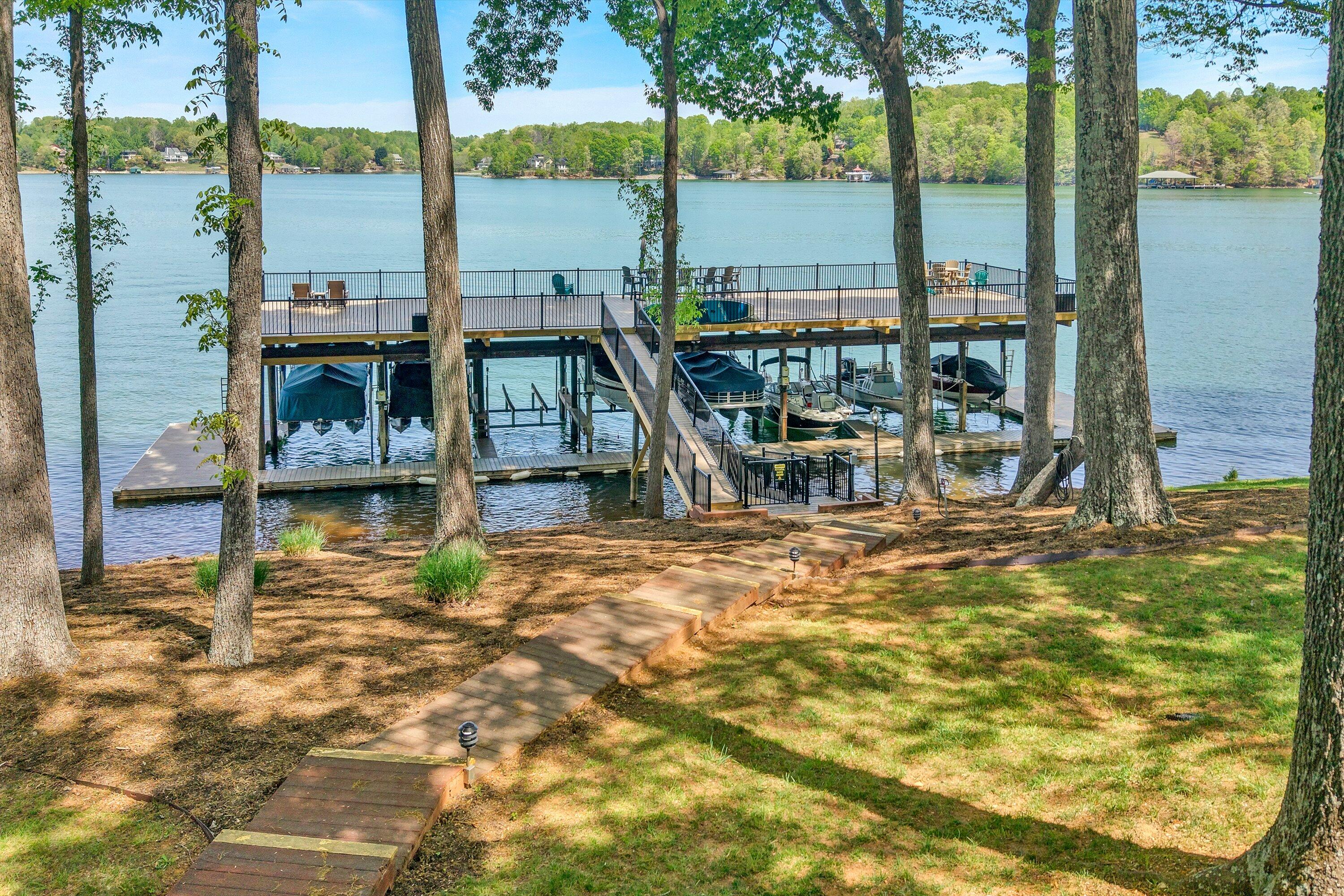 54 Windlass Pointe Drive Moneta, VA 24121 - Photo 4 of 46 34-SGP-4-2
