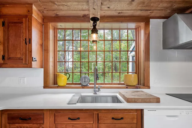 $1,695,000 | 147 River Road, York, ME 03902