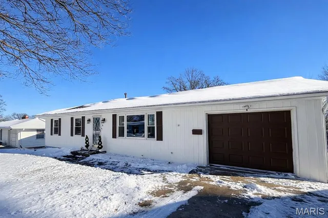 $340,000 | 6 Fair Oaks Drive, Hannibal, MO 63401