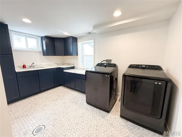 $325,000 | 6 Fair Oaks Drive, Hannibal, MO 63401