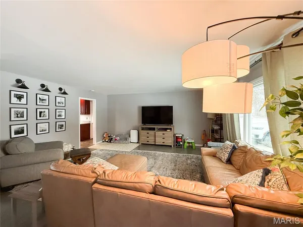 $325,000 | 6 Fair Oaks Drive, Hannibal, MO 63401
