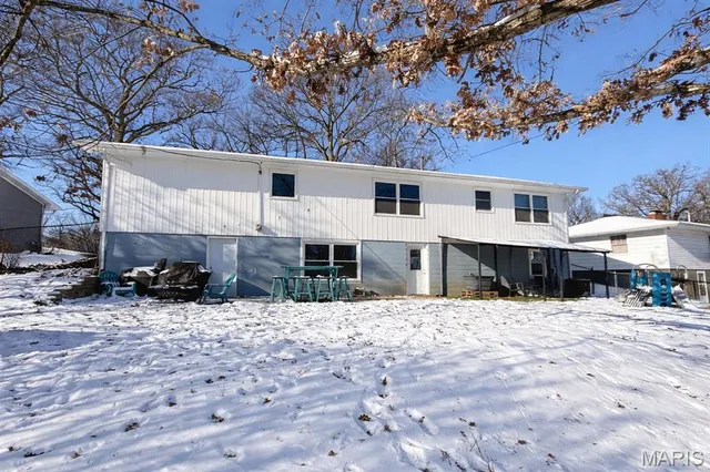 $340,000 | 6 Fair Oaks Drive, Hannibal, MO 63401