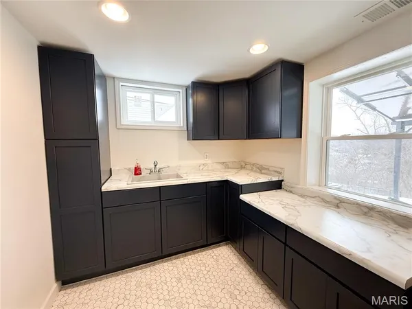 $325,000 | 6 Fair Oaks Drive, Hannibal, MO 63401