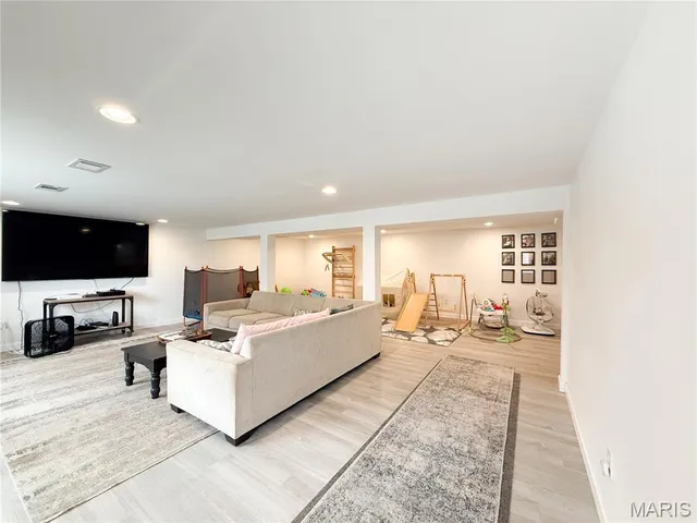 $340,000 | 6 Fair Oaks Drive, Hannibal, MO 63401