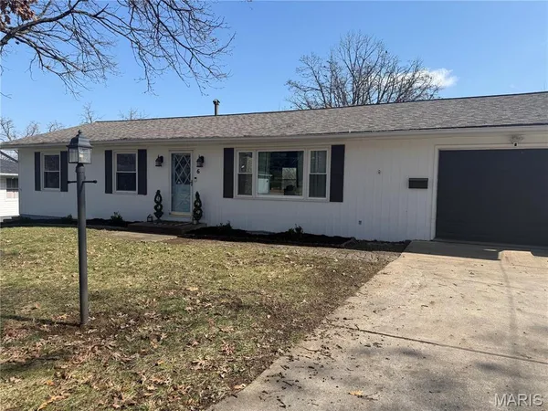 $325,000 | 6 Fair Oaks Drive, Hannibal, MO 63401