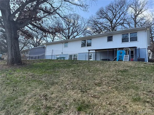 $325,000 | 6 Fair Oaks Drive, Hannibal, MO 63401