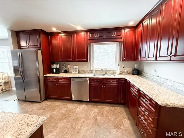 $340,000 | 6 Fair Oaks Drive, Hannibal, MO 63401