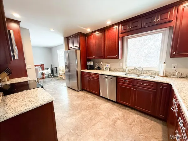 $325,000 | 6 Fair Oaks Drive, Hannibal, MO 63401