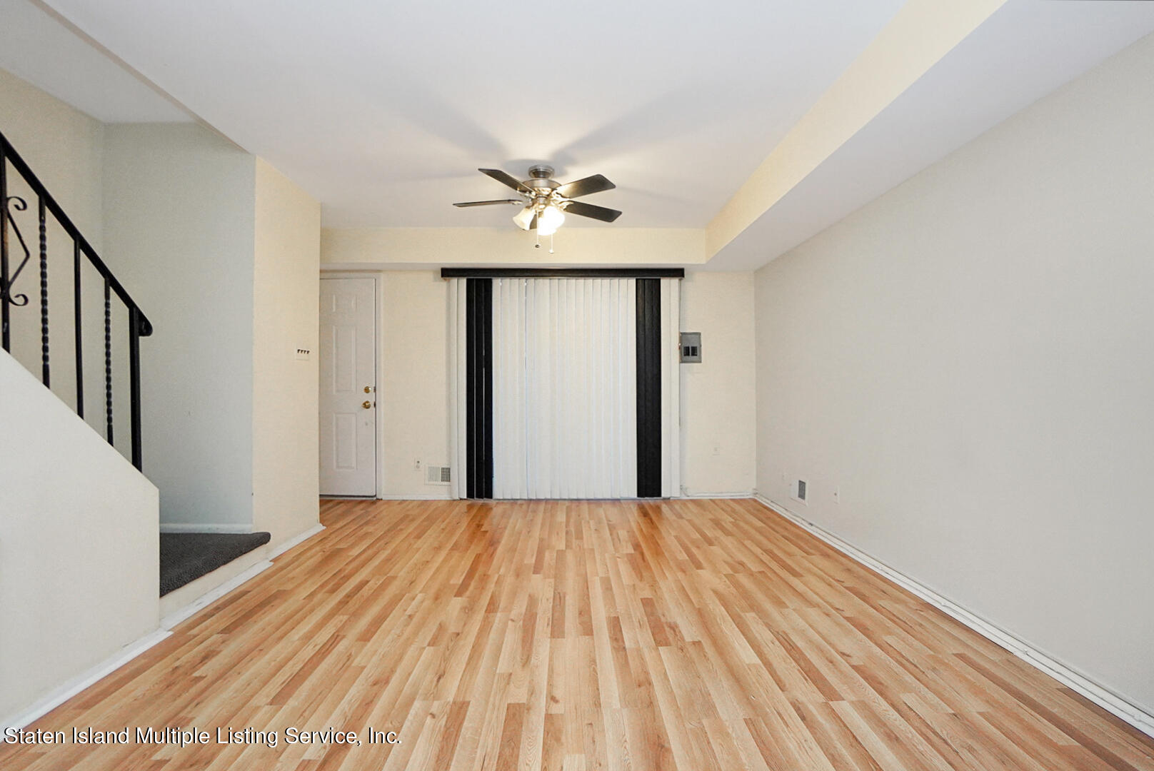 1966 Arthur Kill Road Staten Island, NY 10312 - Photo 5 of 16 (5) LIVING ROOM