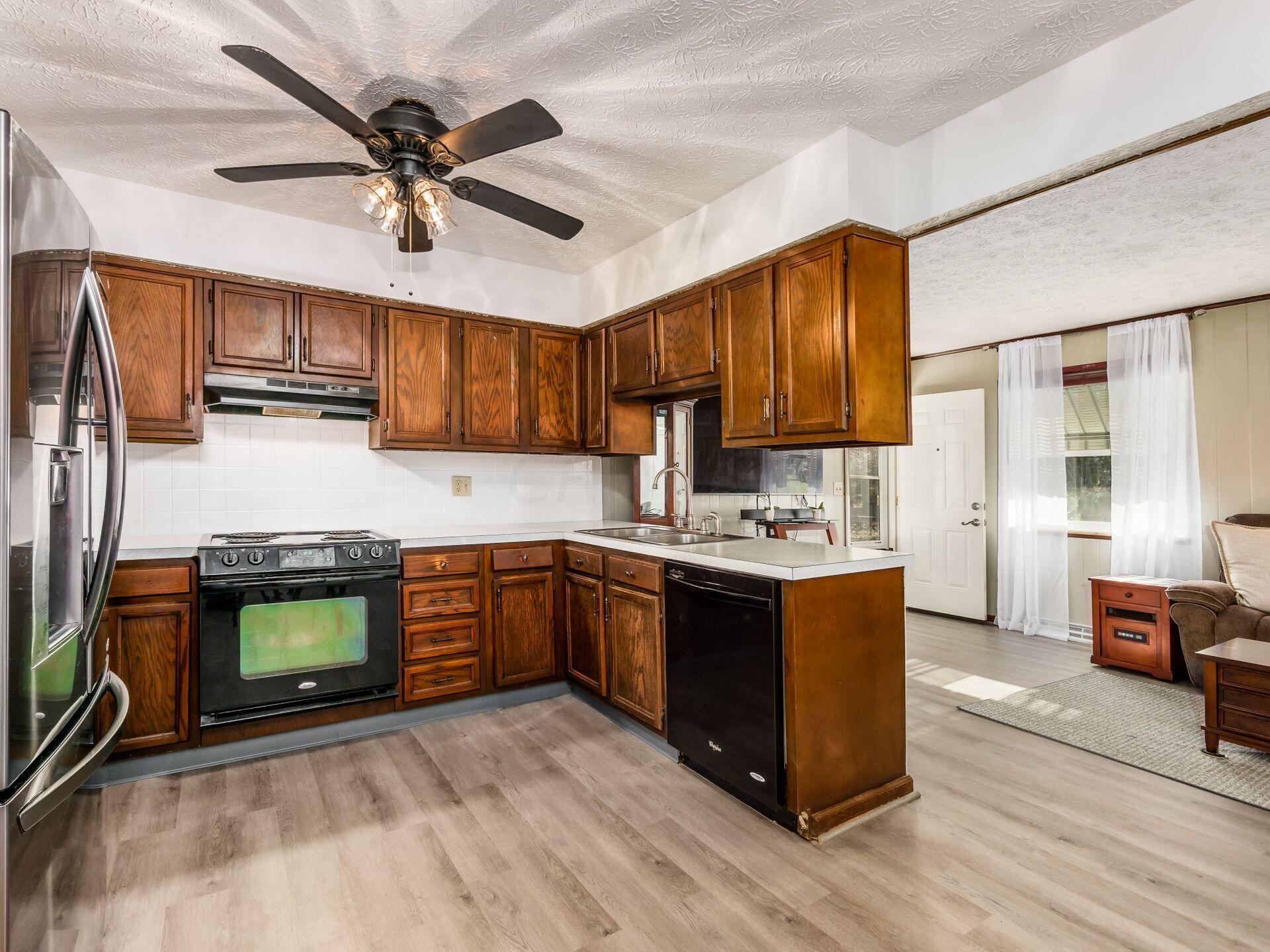 325 Chapelfield Road Columbus, OH 43230 - Photo 10 of 30 012__C - 325 Chapelfield021-a