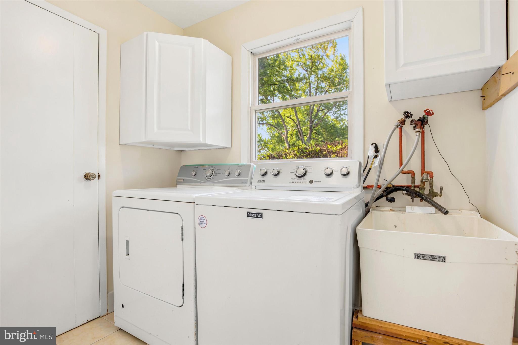 1167 Cushmore Road Southampton, PA 18966 - Photo 13 of 25 a utility room with dryer and washer