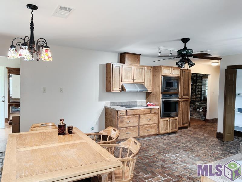 7747 Barbara Cohn Place Baton Rouge, LA 70811 - Photo 12 of 27 Kitchen/Dining Combo