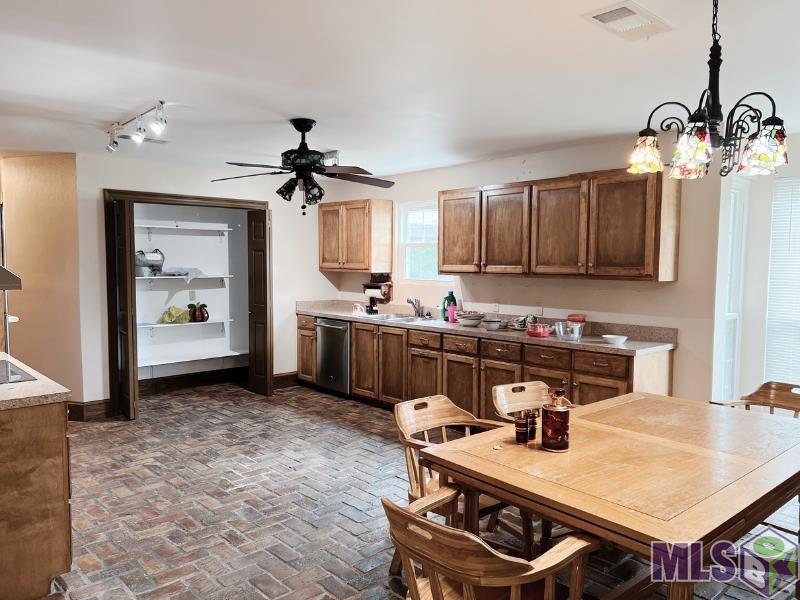 7747 Barbara Cohn Place Baton Rouge, LA 70811 - Photo 13 of 27 Kitchen/Dining Combo