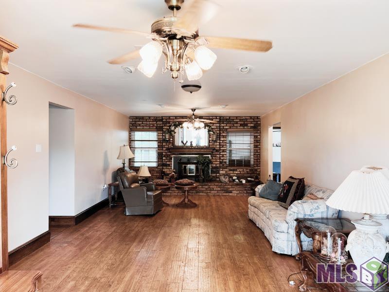 7747 Barbara Cohn Place Baton Rouge, LA 70811 - Photo 17 of 27 Living Room