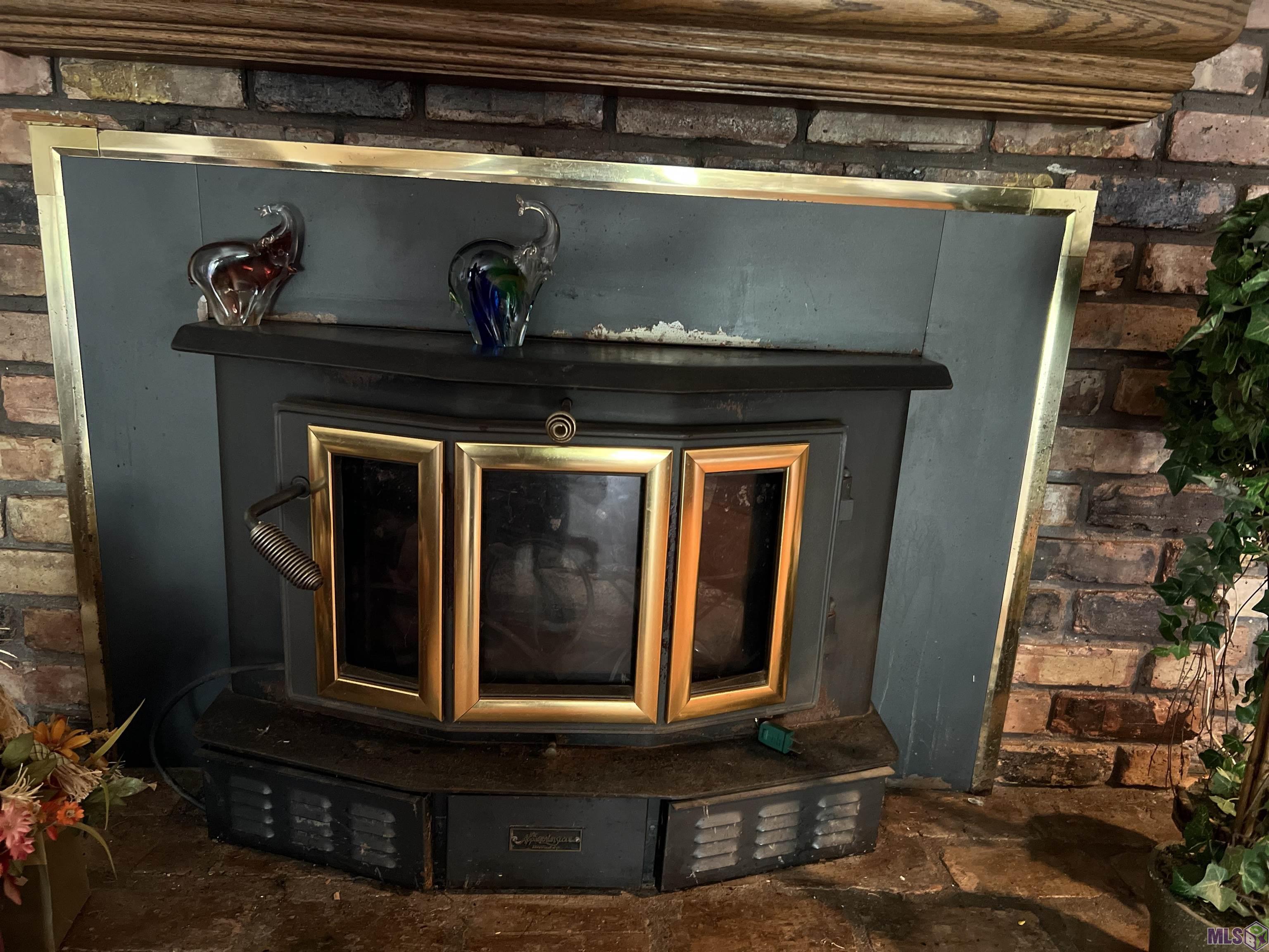 7747 Barbara Cohn Place Baton Rouge, LA 70811 - Photo 18 of 27 Wood-burning Fireplace