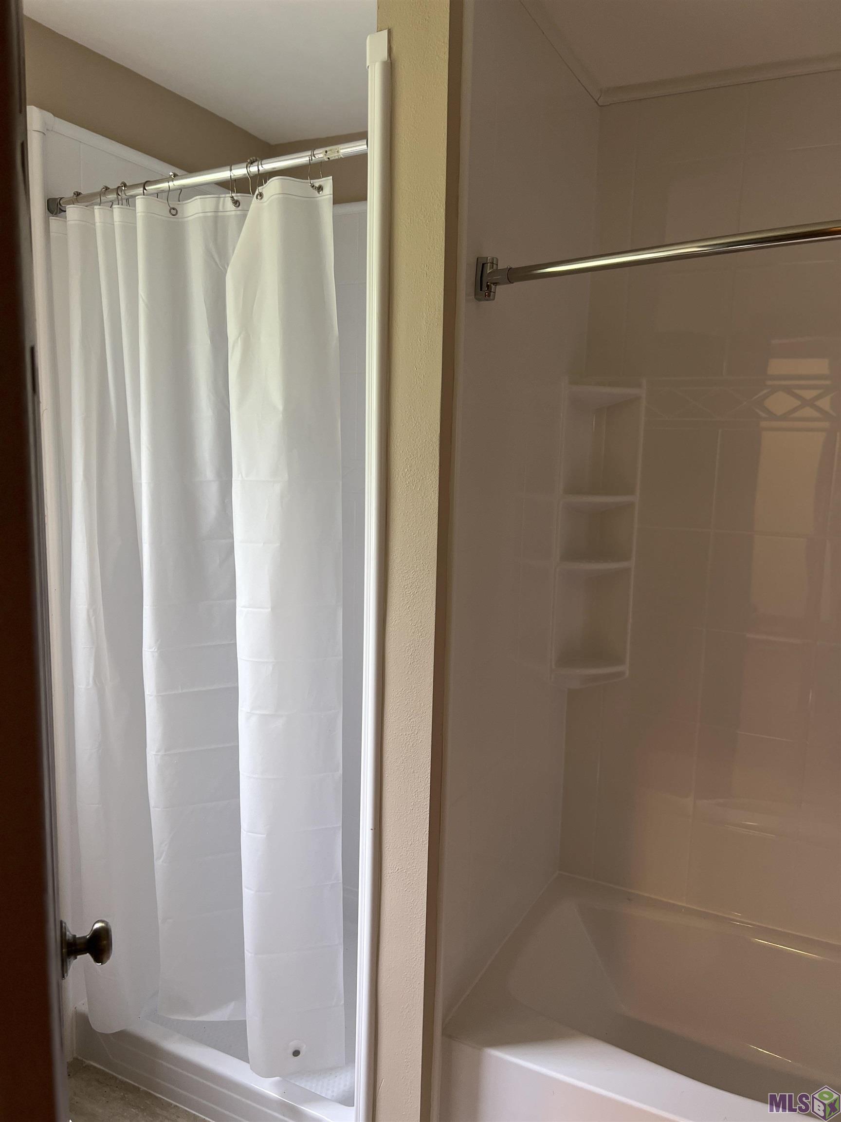7747 Barbara Cohn Place Baton Rouge, LA 70811 - Photo 23 of 27 Primary Bath