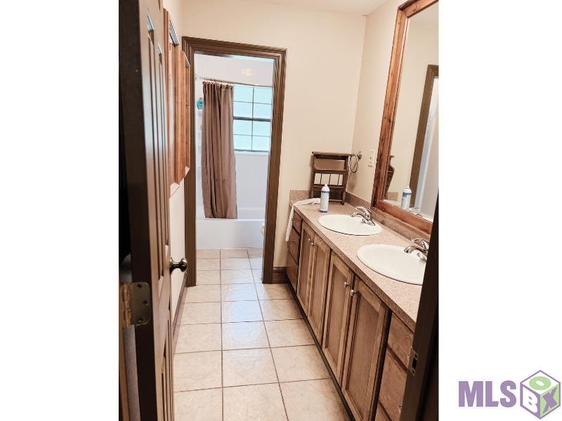 7747 Barbara Cohn Place Baton Rouge, LA 70811 - Photo 26 of 27 Hall Bath