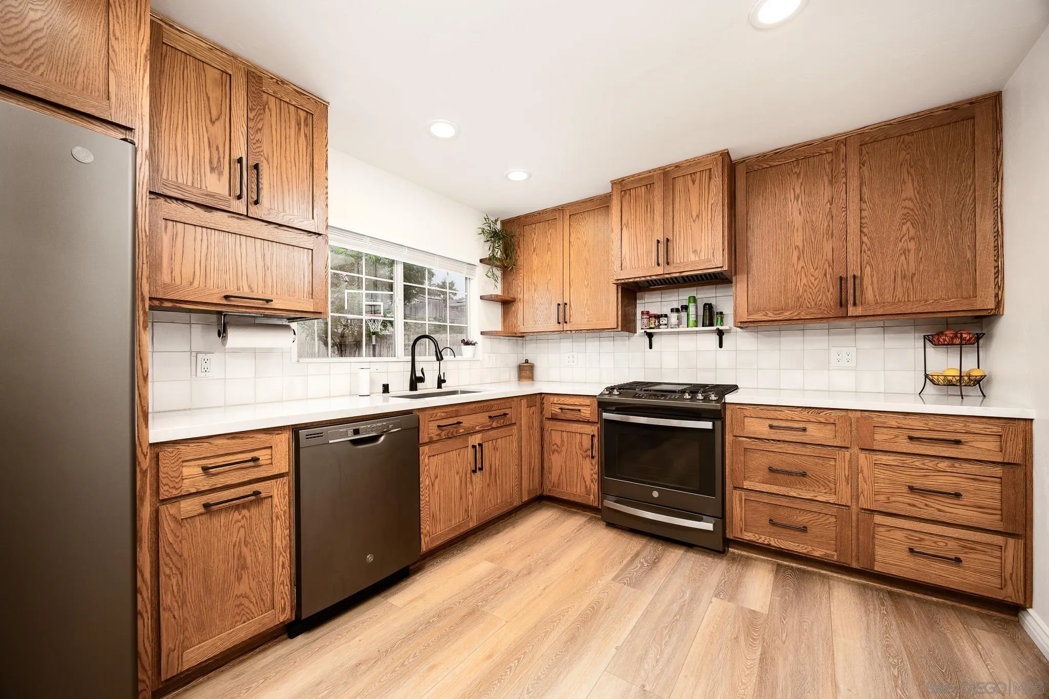 9728 Abbeywood Road Santee, CA 92071 - Photo 11 of 42 Gallery Image 11