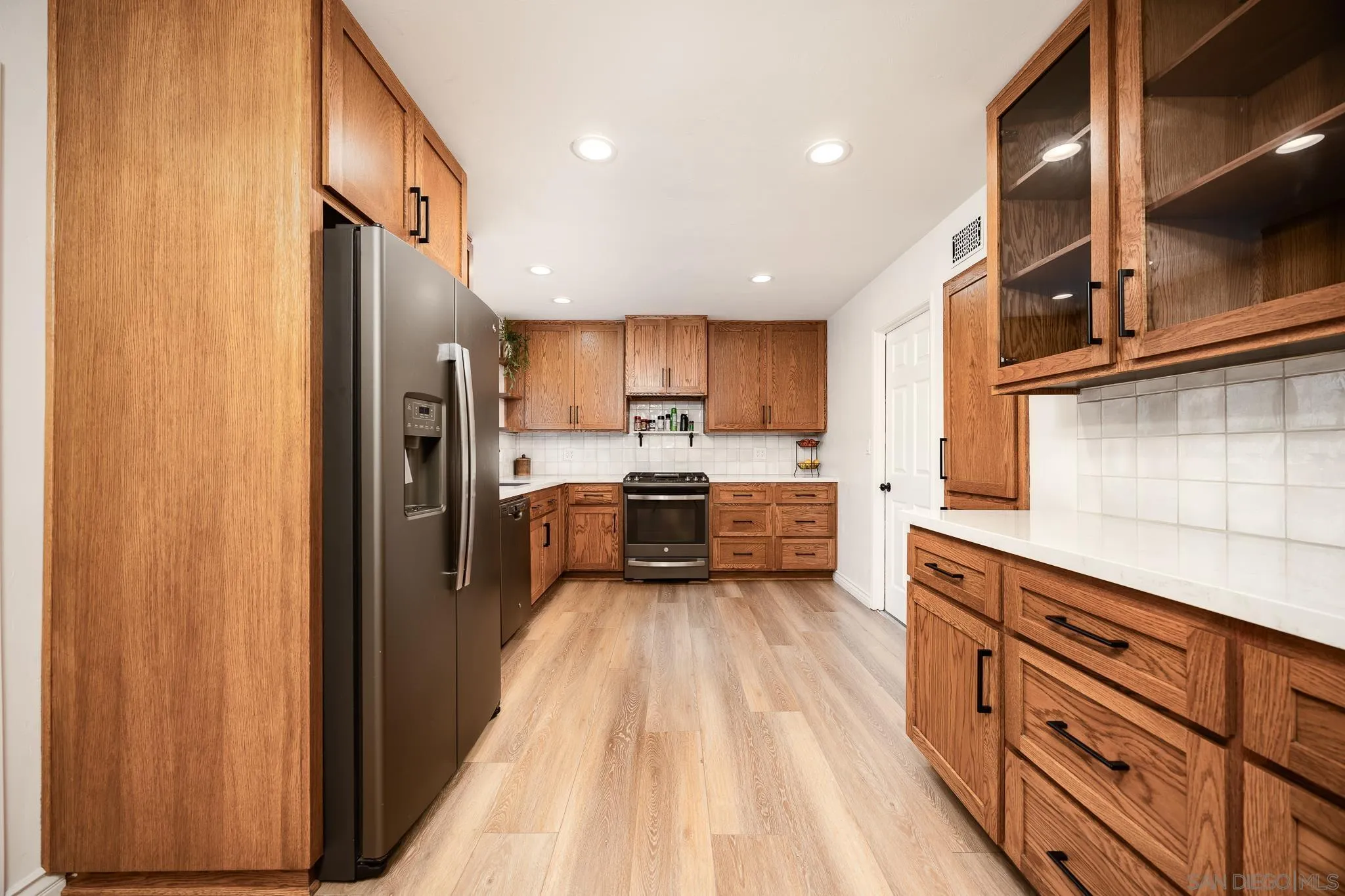 9728 Abbeywood Road Santee, CA 92071 - Photo 10 of 42 Gallery Image 10