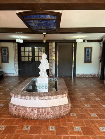 a view of entryway with a rug
