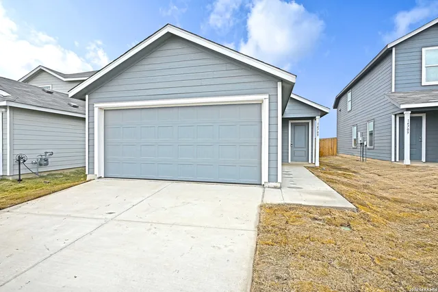 $1,495 | 14709 Mudstone, Elmendorf, TX 78112