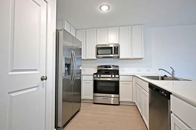 $1,495 | 14709 Mudstone, Elmendorf, TX 78112