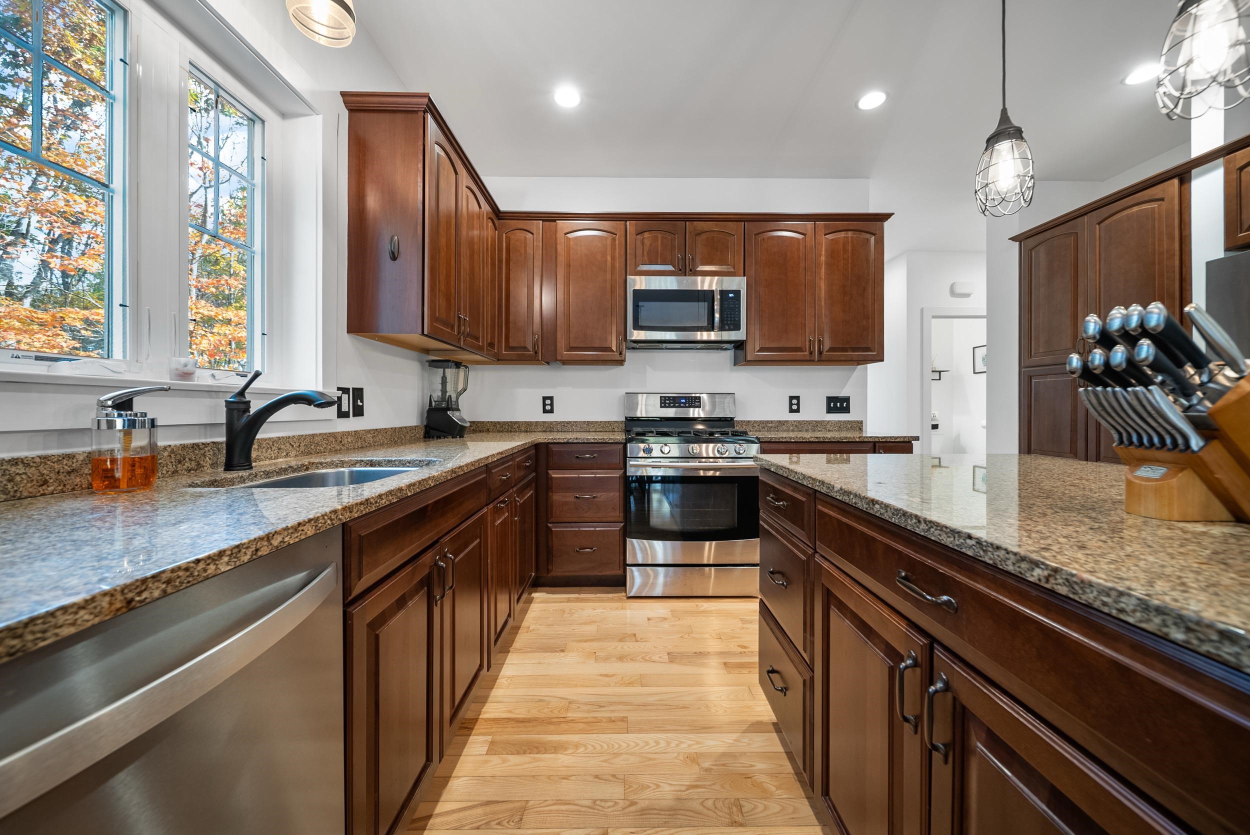 36 Winnicut Road, Unit 2 North Hampton, NH 03862 - Photo 10 of 43