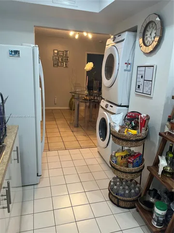 a view of entryway with washer and dryer