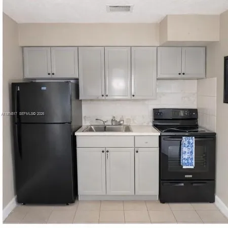 $1,600 | 851 East 41st Street, Unit 3, Hialeah, FL 33013