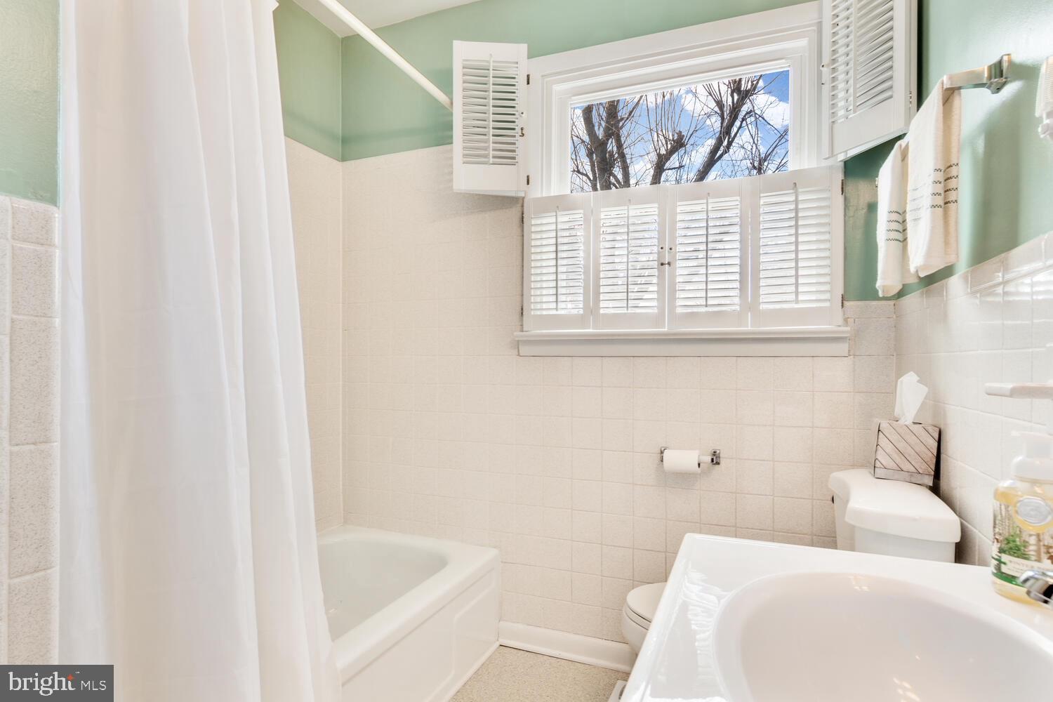 1624 Seward Road Chester, MD 21619 - Photo 30 of 48 Bathroom 2