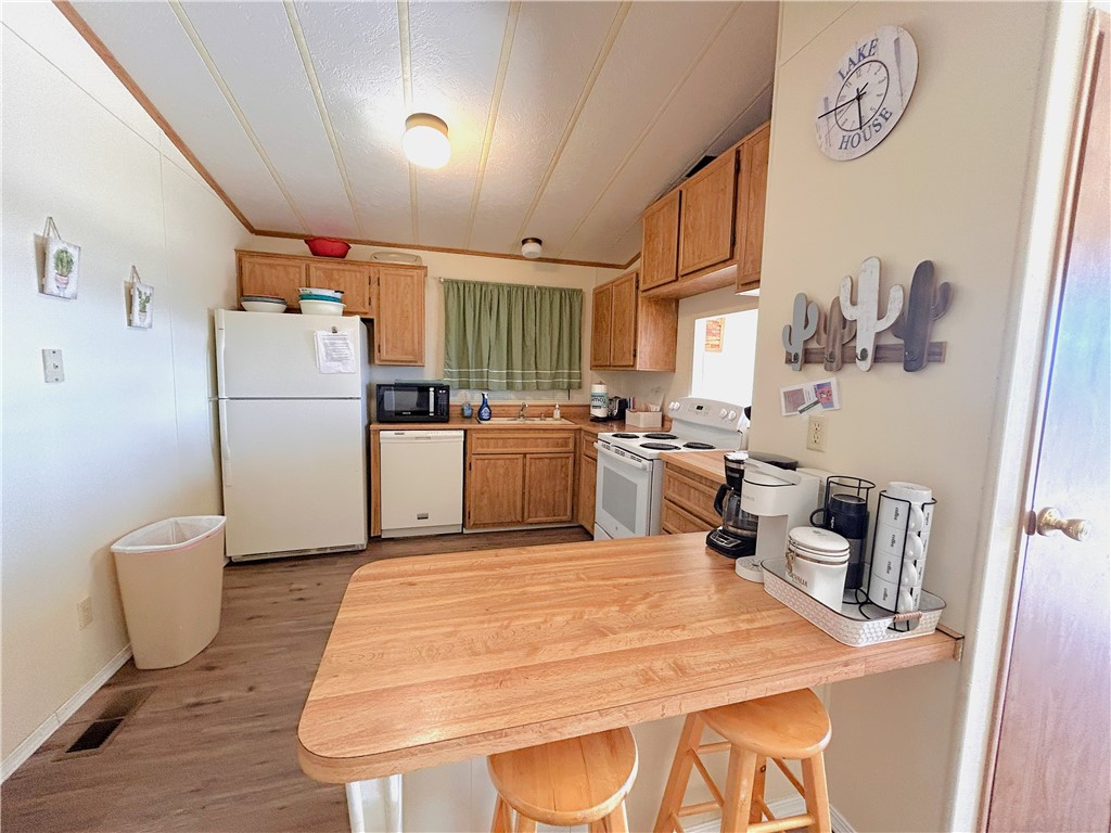 124 Thunderhead Needles, CA 92363 - Photo 9 of 17