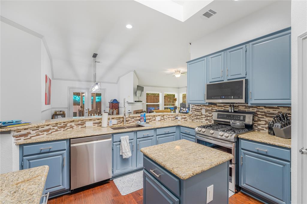 2813 Ridgemere Drive Flower Mound, TX 75028 - Photo 3 of 18 a kitchen with a sink stove and microwave