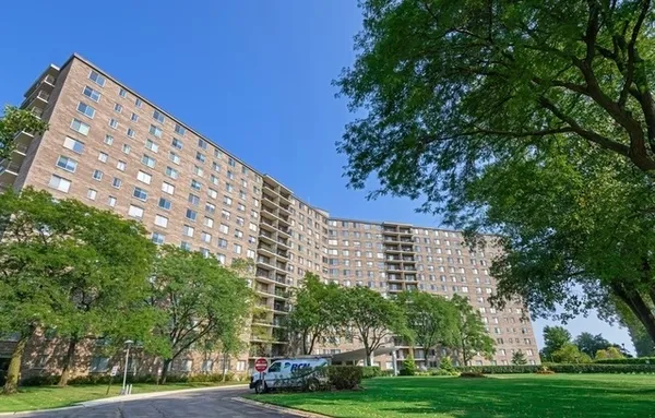 $183,000 | 7141 North Kedzie Avenue, Unit 912, Chicago, IL 60645