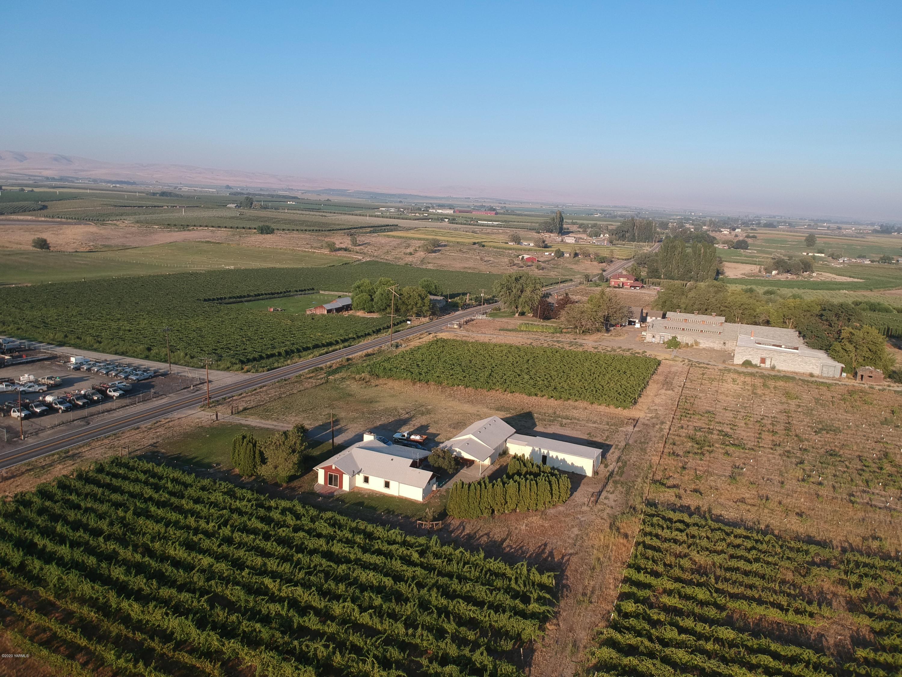 440 Gurley Road Granger, WA 98932 - Photo 23 of 25 an aerial view of a house with a yard