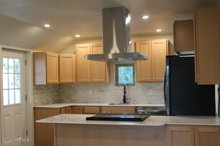 440 Gurley Road Granger, WA 98932 - Photo 4 of 25 a kitchen with stainless steel appliances granite countertop a sink a refrigerator and a granite counter tops