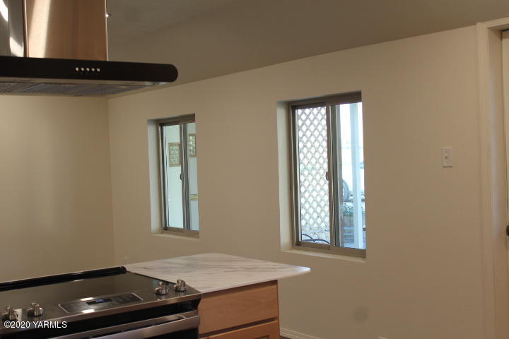 440 Gurley Road Granger, WA 98932 - Photo 5 of 25 a room with window and wooden floor