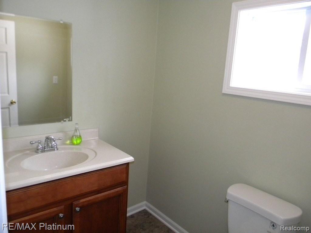 18049 Tipsico Lake Road Fenton, MI 48430 - Photo 10 of 25 New 1/2 Bath