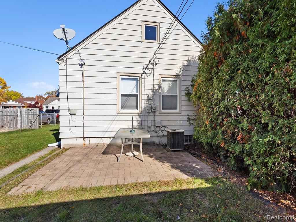 22341 Nowlin Street Dearborn, MI 48124 - Photo 33 of 39