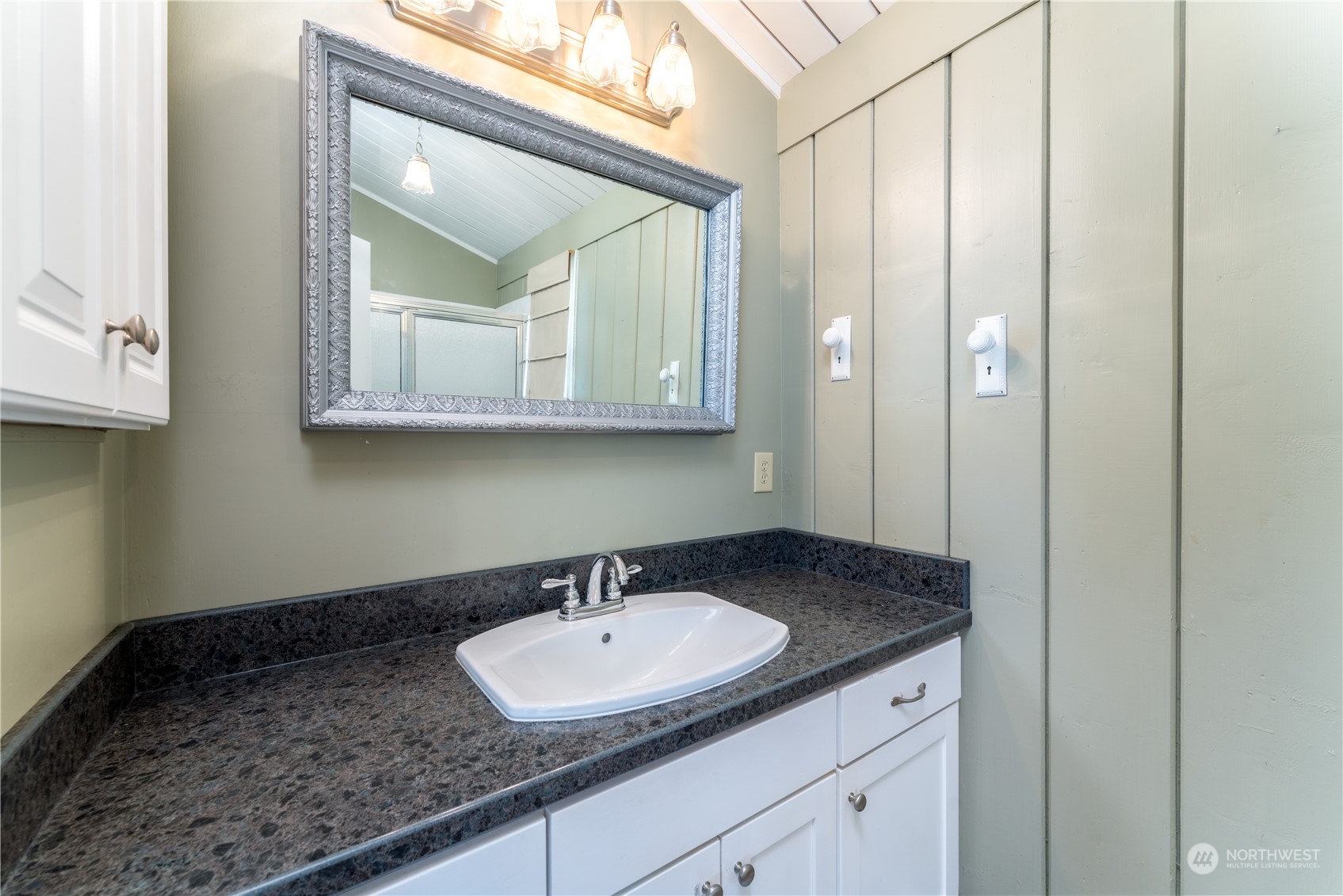 15048 South Lakeshore Road Chelan, WA 98816 - Photo 19 of 40 Gallery Image 19
