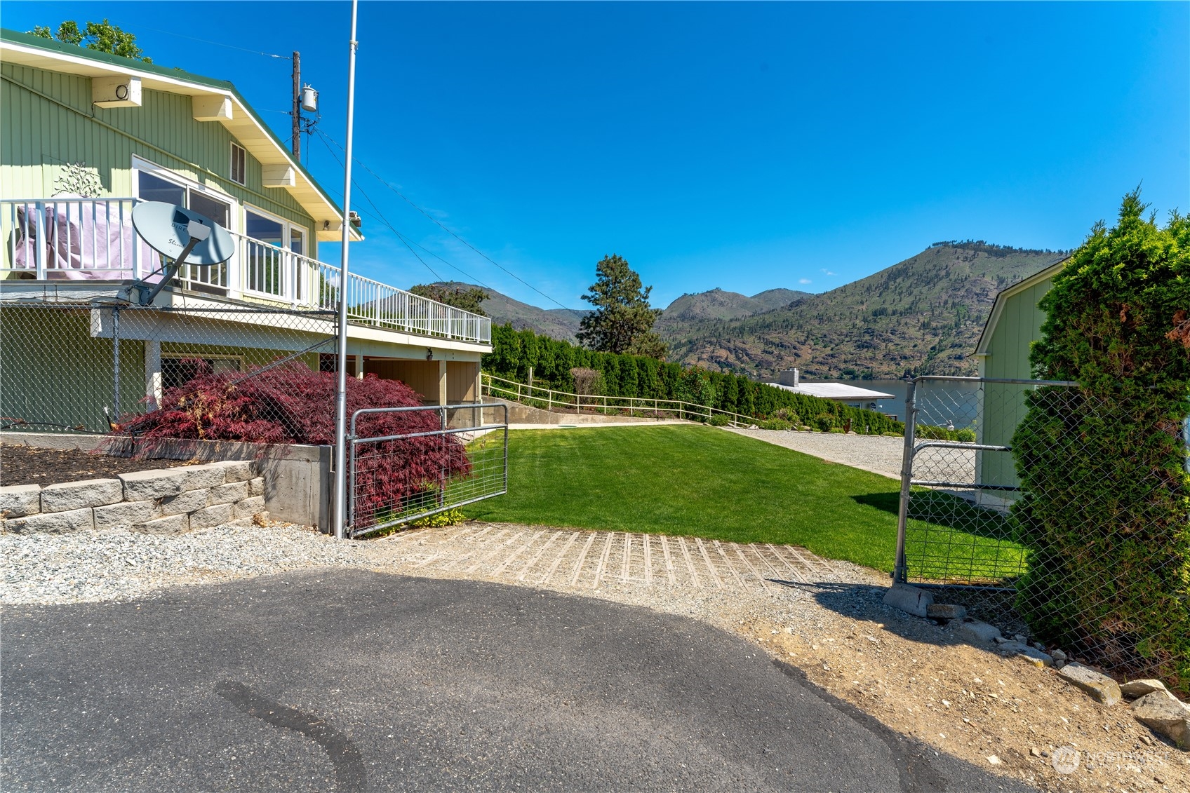 15048 South Lakeshore Road Chelan, WA 98816 - Photo 8 of 40 Gallery Image 8